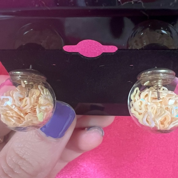 Vintage bouble shaped peach confetti heart globe earrings - Picture 5 of 5